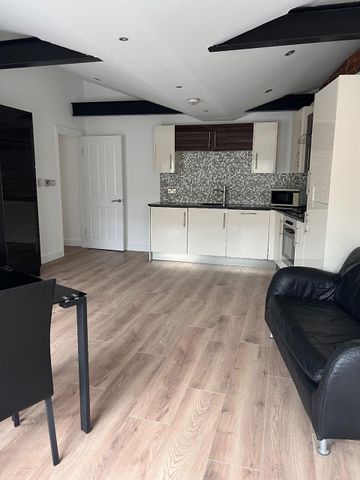 1 Bed Flat, Oswald House, RG1 - Photo 3