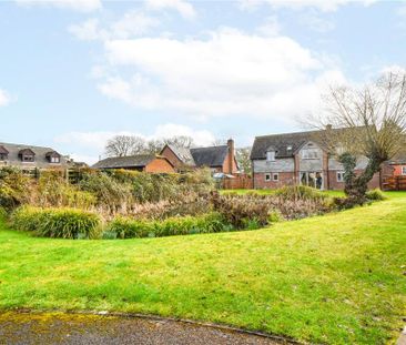 2 bedroom end of terrace house to rent - Photo 1