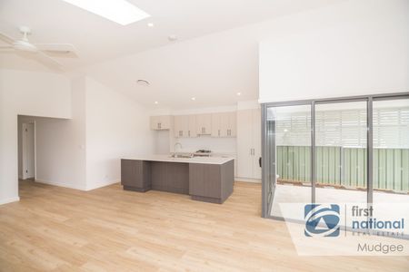 Stunning CBD Home - Photo 3