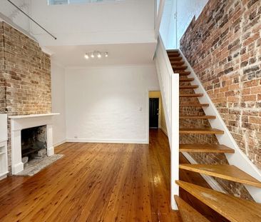 Cute two bed terrace with secluded rear garden courtyard - Photo 1