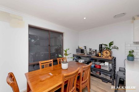 Renovated Three Bedroom Family Home - Photo 4