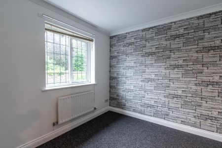 4 bedroom semi-detached house to rent - Photo 4