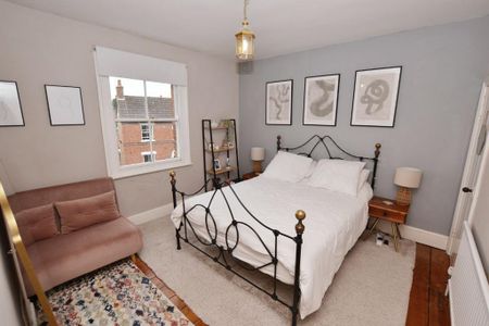 2 bedroom semi-detached house to rent - Photo 4