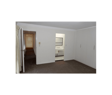 3 Bedroom Home with Salt Water Pool & Double Garage - Photo 5