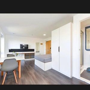 1 bedroom in a flat share to rent - Photo 2