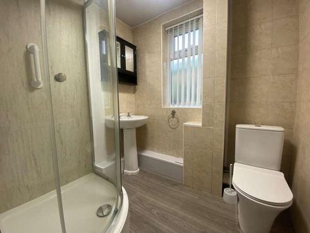 Barons Court, Failsworth, Manchester, M35 - Photo 3