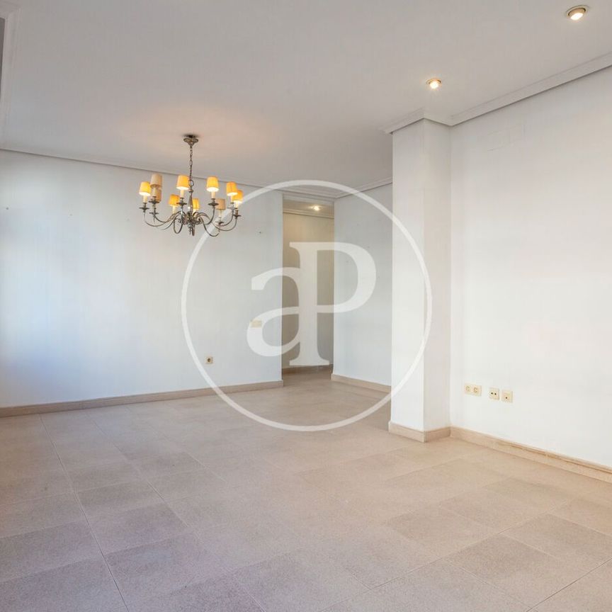 Valencia Capital - Photo 1