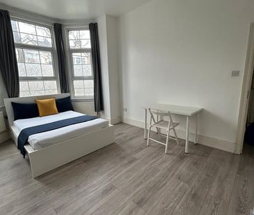 4 Bed Flat, Chandos House, NW2 - Photo 2