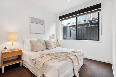 Contemporary boutique living by the bay! - Photo 2