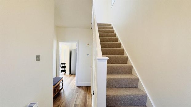 3 bedroom end of terrace house to rent - Photo 1