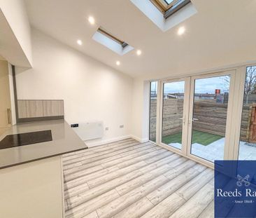 2 bedroom end of terrace house to rent - Photo 4