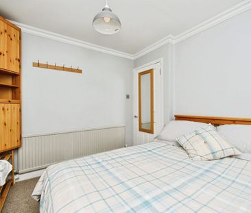 3 Bed Flat, Seymour Square, BN2 - Photo 6