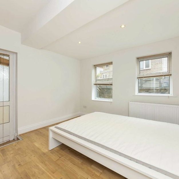 Messina Avenue - Photo 1