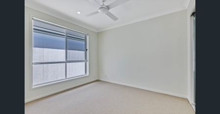 Modern, Spacious, 4 Bed + Media + Ducted Air Con - Photo 3