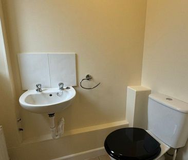 2 bedroom end of terrace house to rent - Photo 4