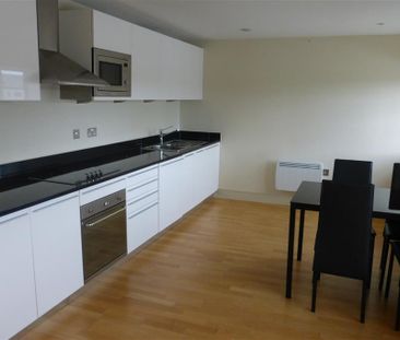 2 bedroom flat to rent - Photo 3