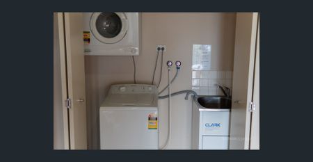 LARGE OPEN PLAN 1 BEDROOM APARTMENT! - Photo 4