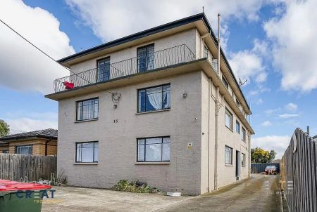 “CONVENIENT LIVING IN THE HEART OF MAIDSTONE” - Photo 3