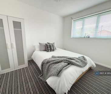 4 bedroom semi-detached house to rent - Photo 5