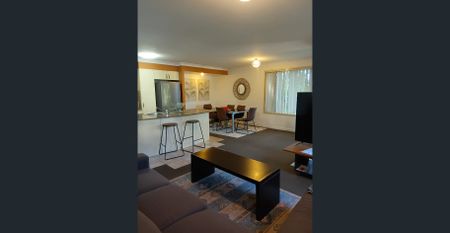 FULLY FURNISHED ,ASHGROVE / THE GAP BORDER 4 double bedrooms, builtins 3 full sized bathrooms , courtyard, parking pool . Bus to CBD at door. - Photo 3