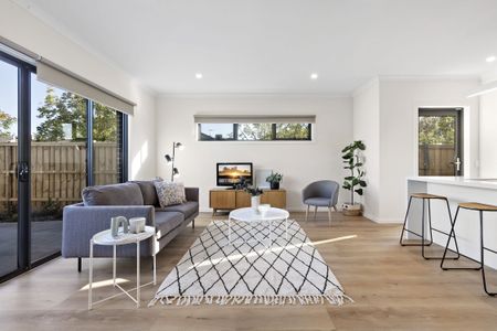 Air- conditioned Main Bedroom Park fronted 4 bedroom Masterpiece - Photo 4