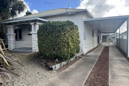 Character home in central location - Photo 5