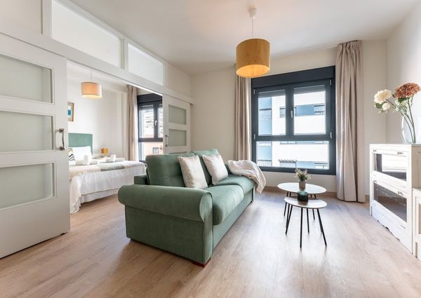 Calle Martínez de la Rosa, Málaga, Andalusia 29010