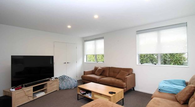 New Lynn, 5 bedrooms - Photo 1