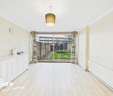 3 bedroom end of terrace house to rent - Photo 1