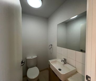 Newly Renovated 2 Bedroom Apartment in CBD! - Photo 5