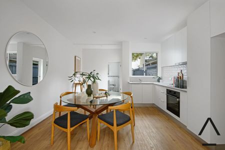 Superb City-Fringe Cottage in the Heart of Alexandria - Photo 2