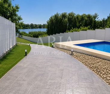 WATERFRONT VILLA 2024 POOL - Photo 6