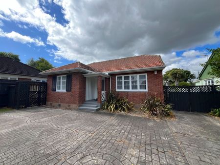 51 Savage Crescent, West End, Palmerston North - Photo 2