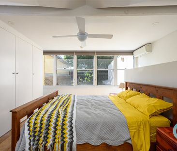 SPACIOUS CONTEMPORARY TERRACE IN PRIME LOCATION - Photo 3