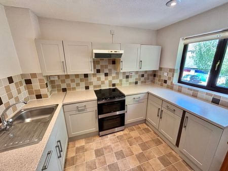 Wesley Close, Taunton, Somerset - Photo 3