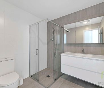 Water views! Waterfront town house in Greenway's Shoreline Villas - Photo 4