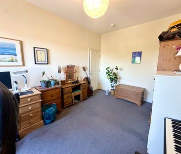 Unfurnished two bedroom apartment in a stunning Victorian house wit... - Photo 4