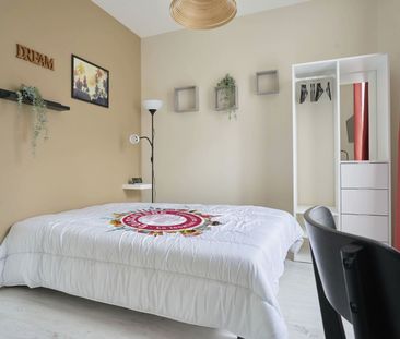 CHAPITRE B Roommate 6 Bedrooms at Reims - Photo 2