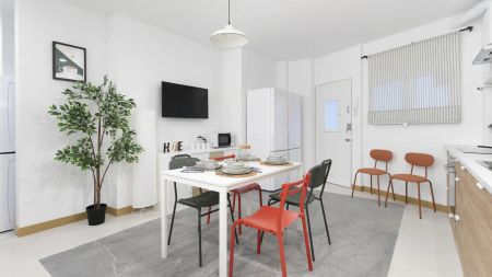 Room in a shared 7-bedroom apartment for rent in Gaztambide, perfect for students. - Foto 3