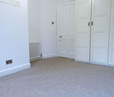 2 Bed Flat - Photo 3