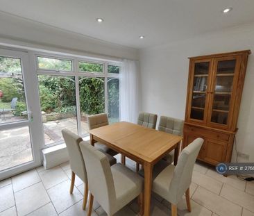 4 bedroom detached house to rent - Photo 3