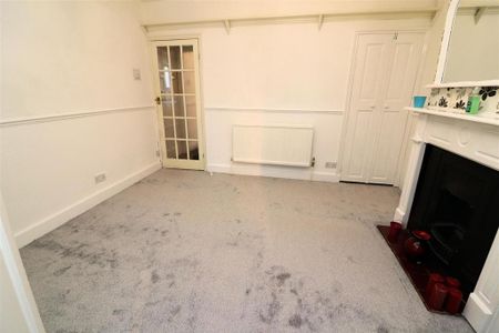 3 bedroom end of terrace house to rent - Photo 3