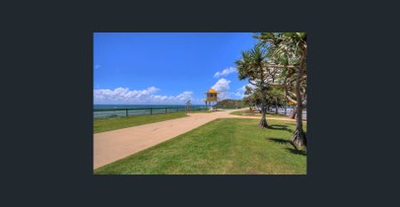Renovated Beachside House On Large Block - Photo 4