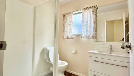 Sunny & Self-Contained Two-Bedroom Minor Dwelling - Photo 3