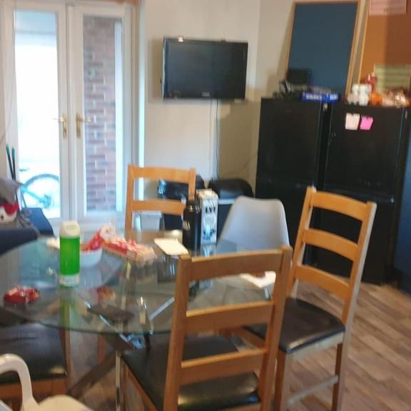 6 bedroom semi-detached house to rent - Photo 1