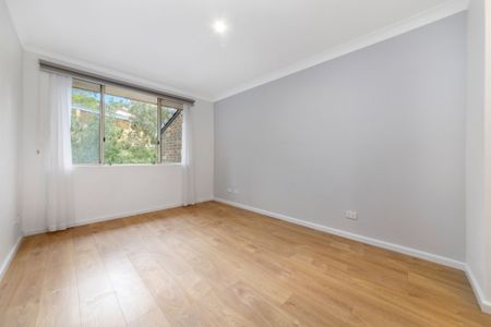 Discover Serenity in This Renovated 2-Bedroom Apartment with Green Bushland Views - Rare 2xcar Space - Photo 4