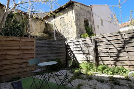 CABANNES CENTRE APPARTEMENT 2 PIECES TERRASSE - Photo 3