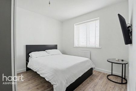 4 bedroom detached house to rent - Photo 3