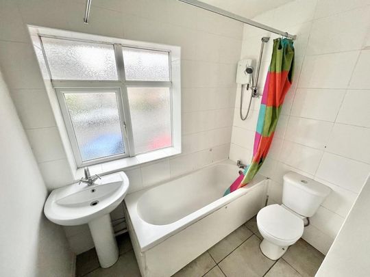 3 bedroom end of terrace house to rent - Photo 1