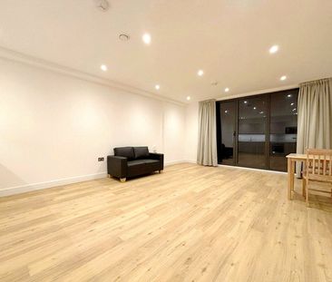 Farnborough Road, Farnborough, Surrey, GU14 - Photo 1